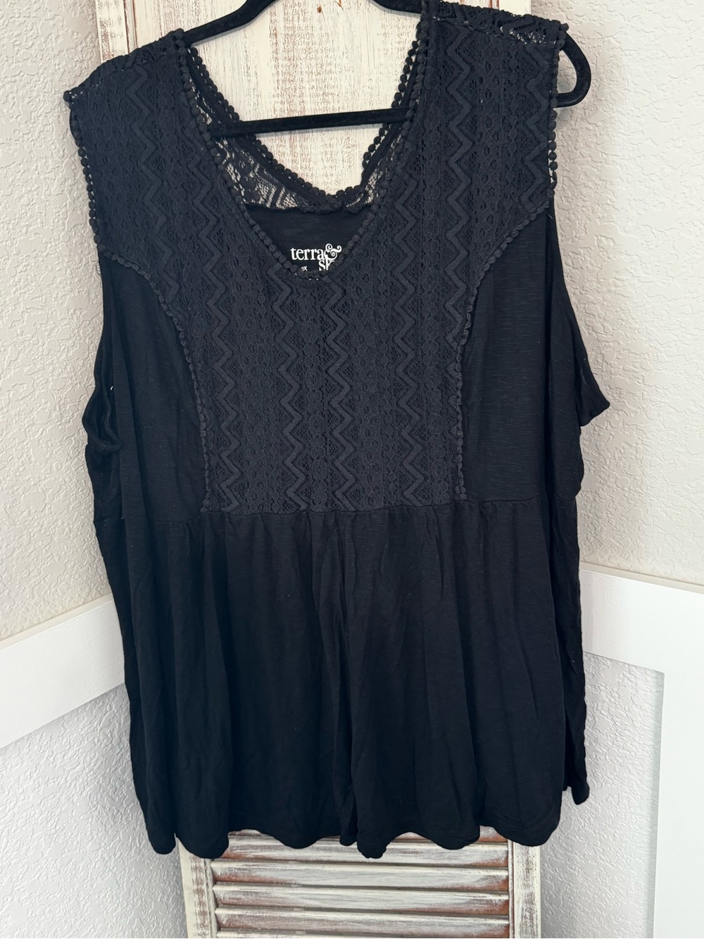 Plus Size Terra & Sky Black Lace Yoke Sleeveless Tank 3X 24W-26W